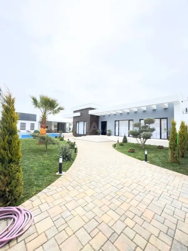 Satılır 5 otaqlı həyət evi 260 m²