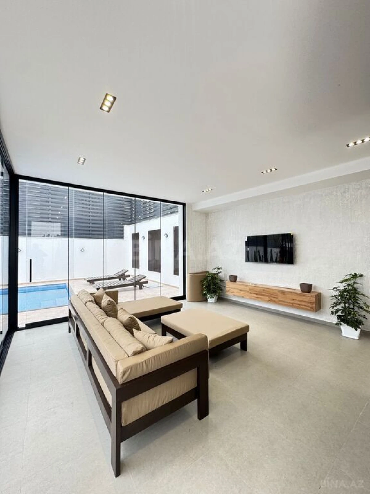 Satılır 5 otaqlı həyət evi 260 m²