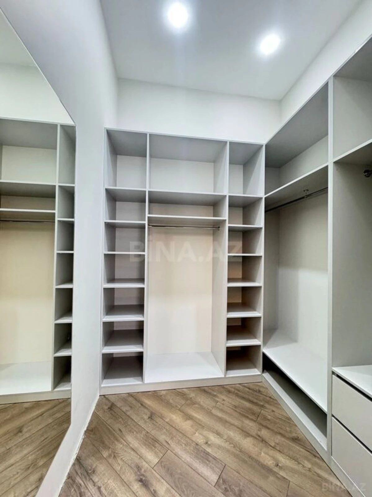 Satılır 5 otaqlı həyət evi 260 m²