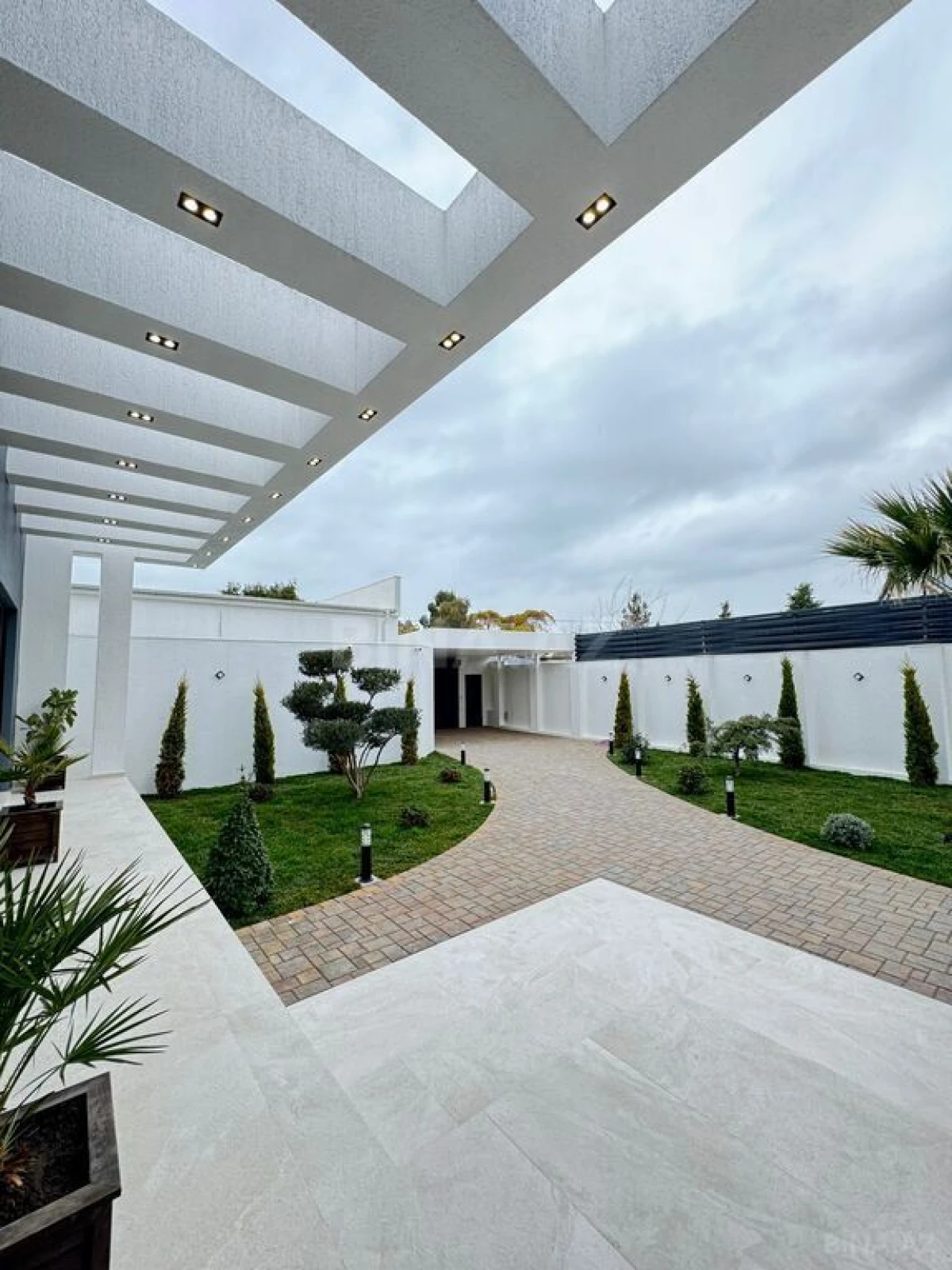 Satılır 5 otaqlı həyət evi 260 m²