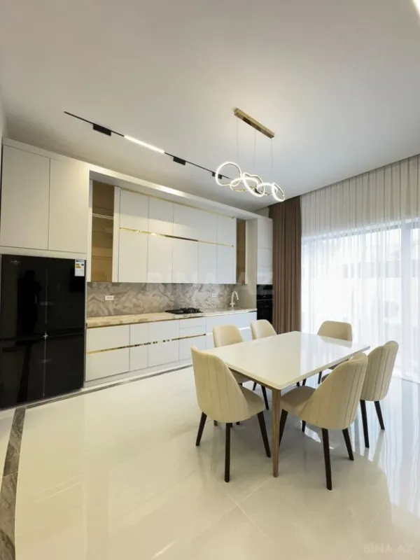 Satılır 5 otaqlı həyət evi 260 m²