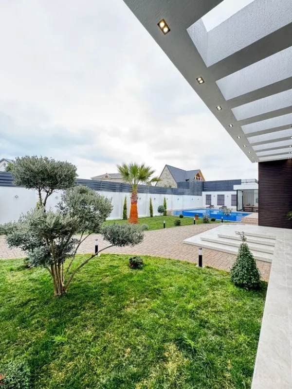 Satılır 5 otaqlı həyət evi 260 m²