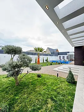 Satılır 5 otaqlı həyət evi 260 m²