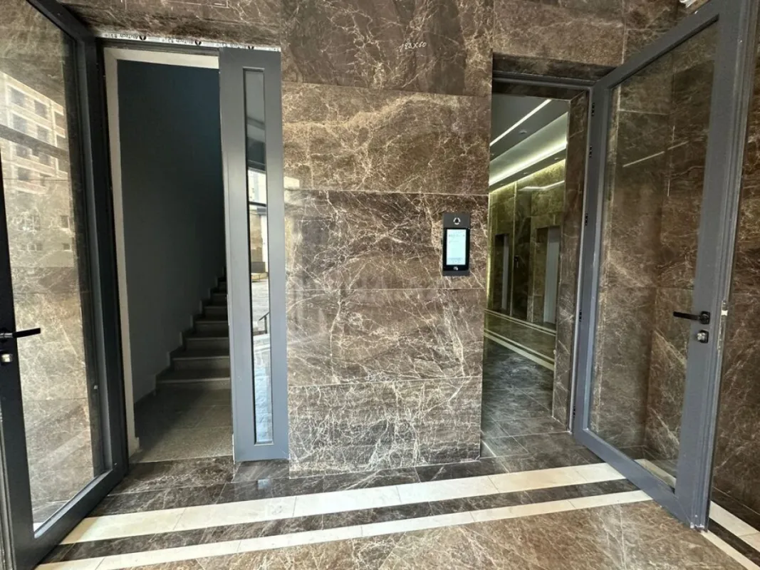 Satılır 2 otaqlı mənzil 77 m²