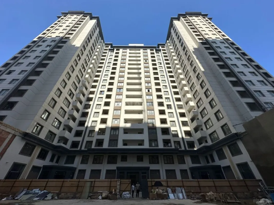 Satılır 2 otaqlı mənzil 77 m²
