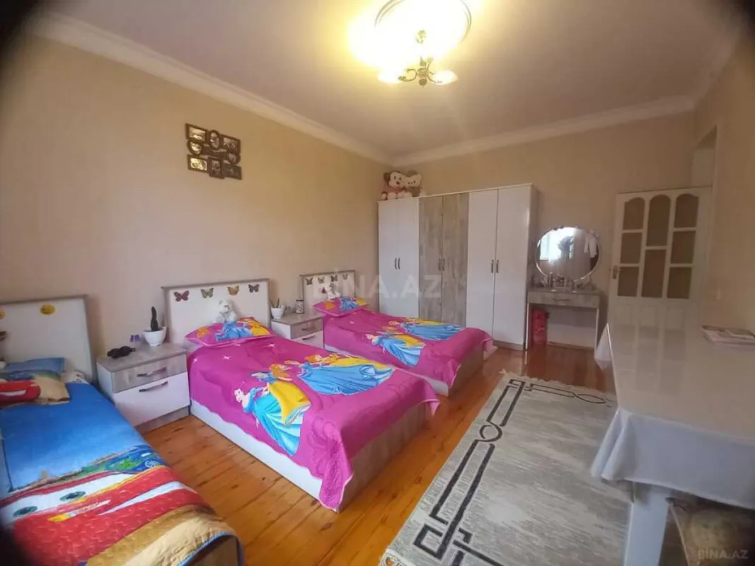 Satılır 6 otaqlı həyət evi 172 m²
