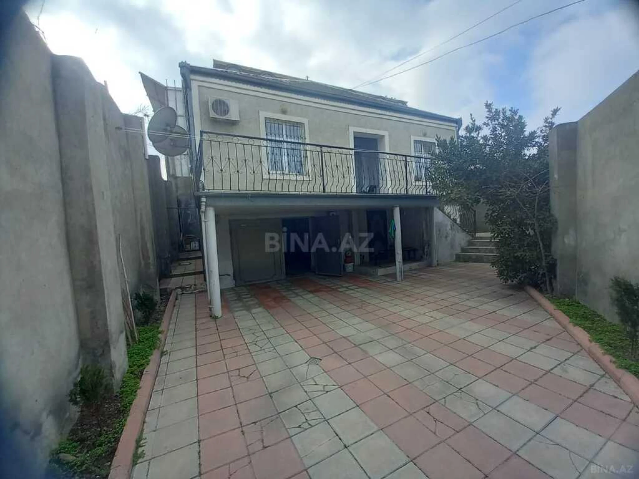 Satılır 6 otaqlı həyət evi 172 m²