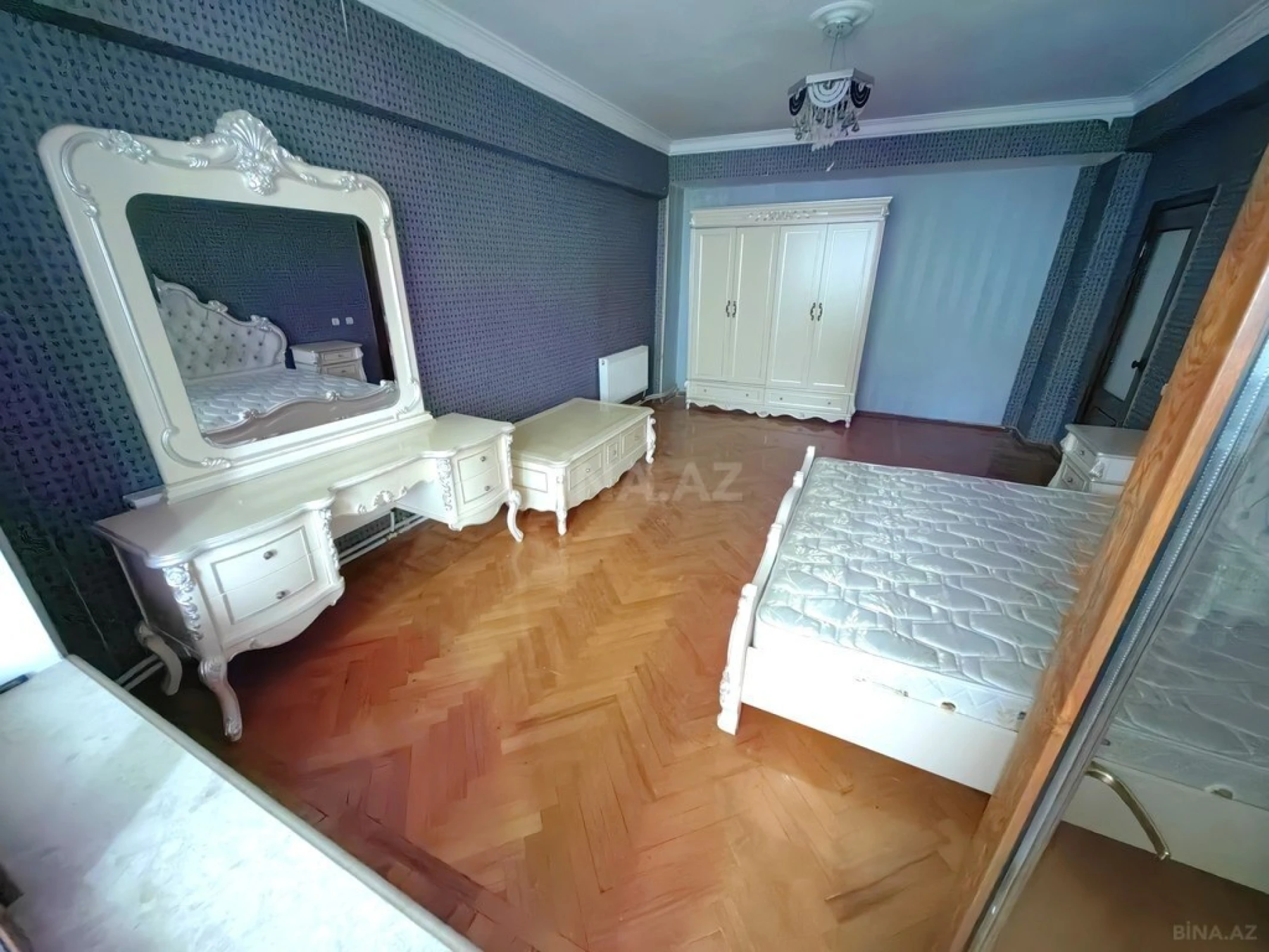 Satılır 5 otaqlı mənzil 200 m²