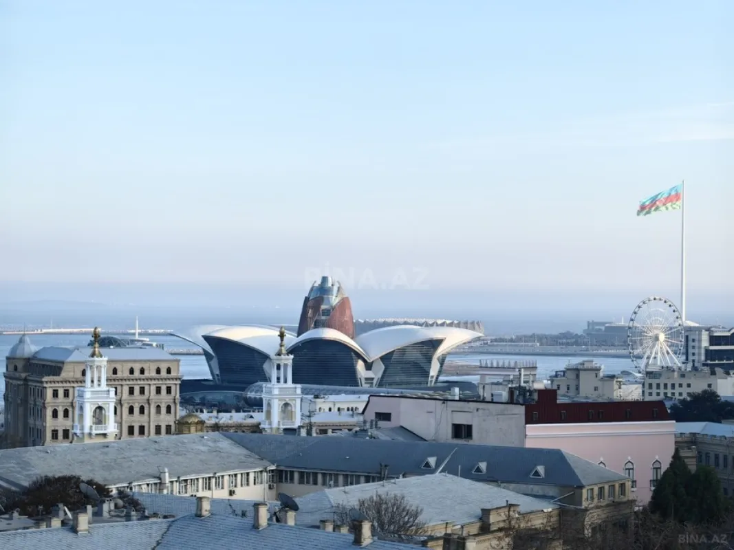 Satılır 5 otaqlı mənzil 200 m²