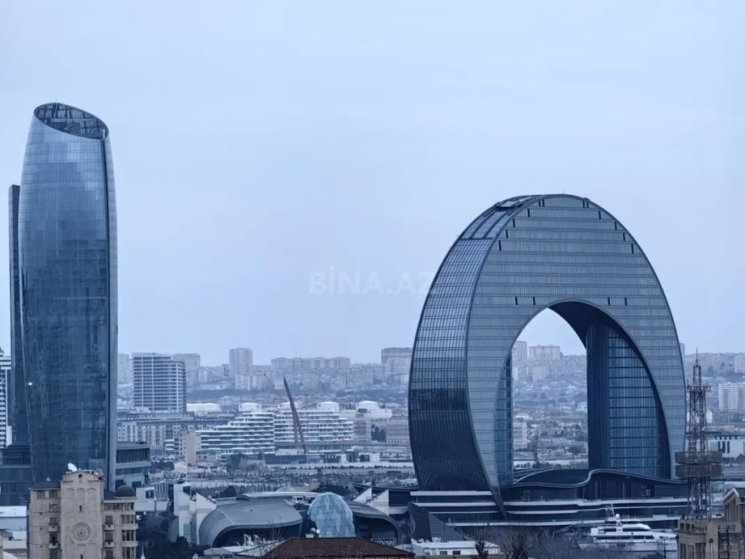 Satılır 5 otaqlı mənzil 200 m²