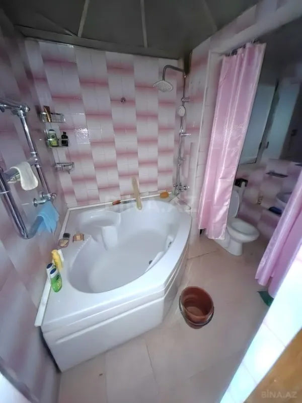 Satılır 5 otaqlı mənzil 200 m²