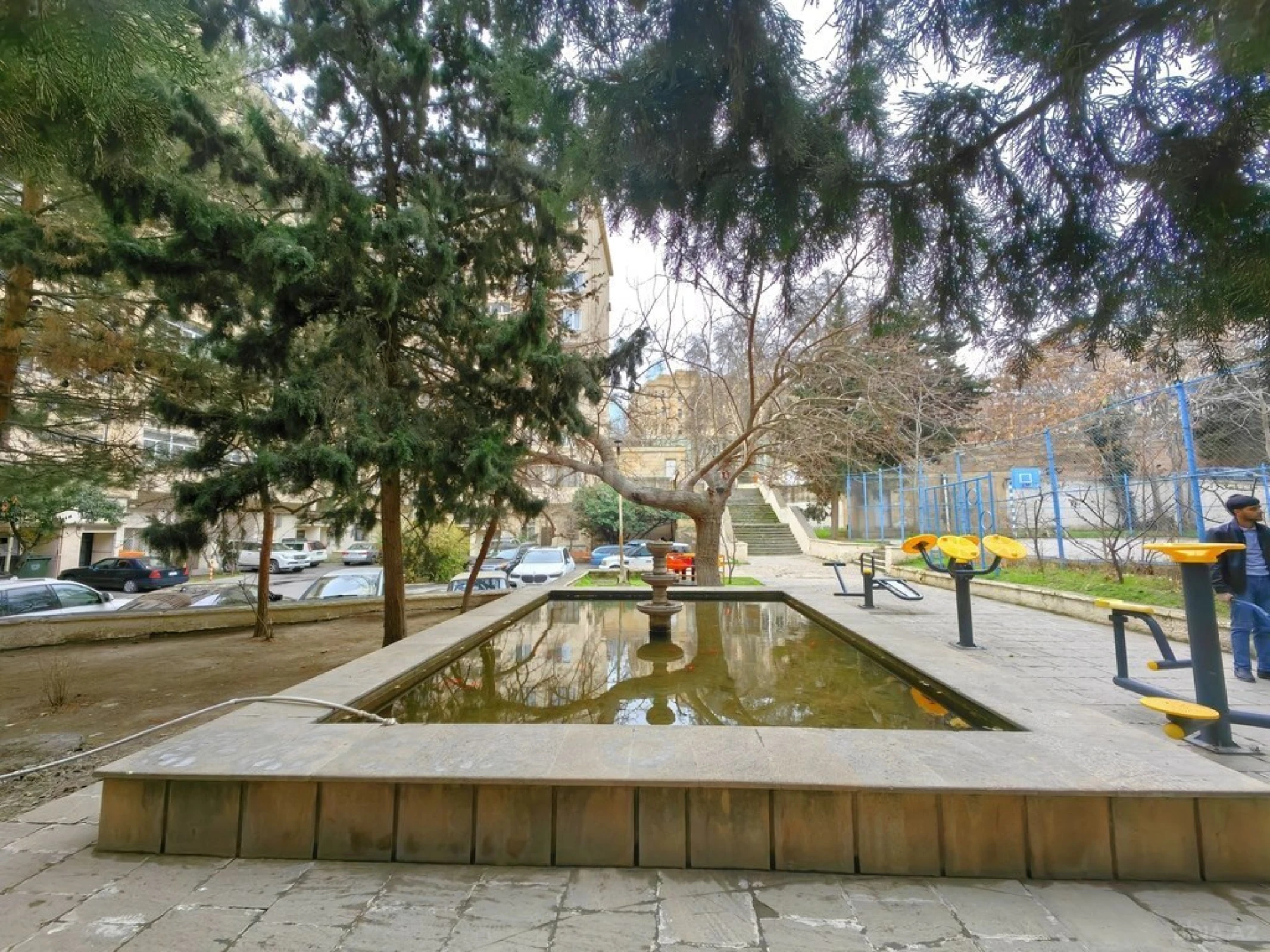 Satılır 5 otaqlı mənzil 200 m²