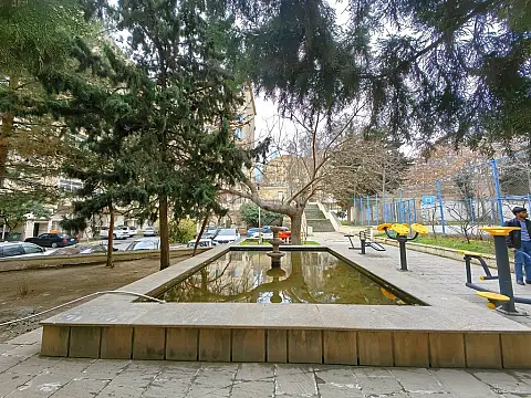 Satılır 5 otaqlı mənzil 200 m²