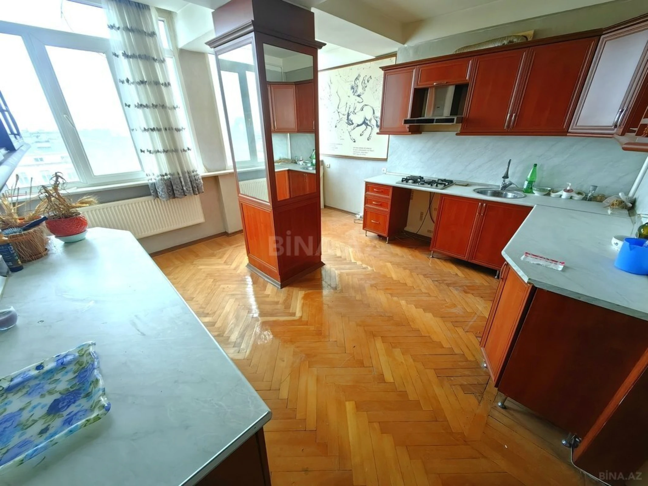 Satılır 5 otaqlı mənzil 200 m²