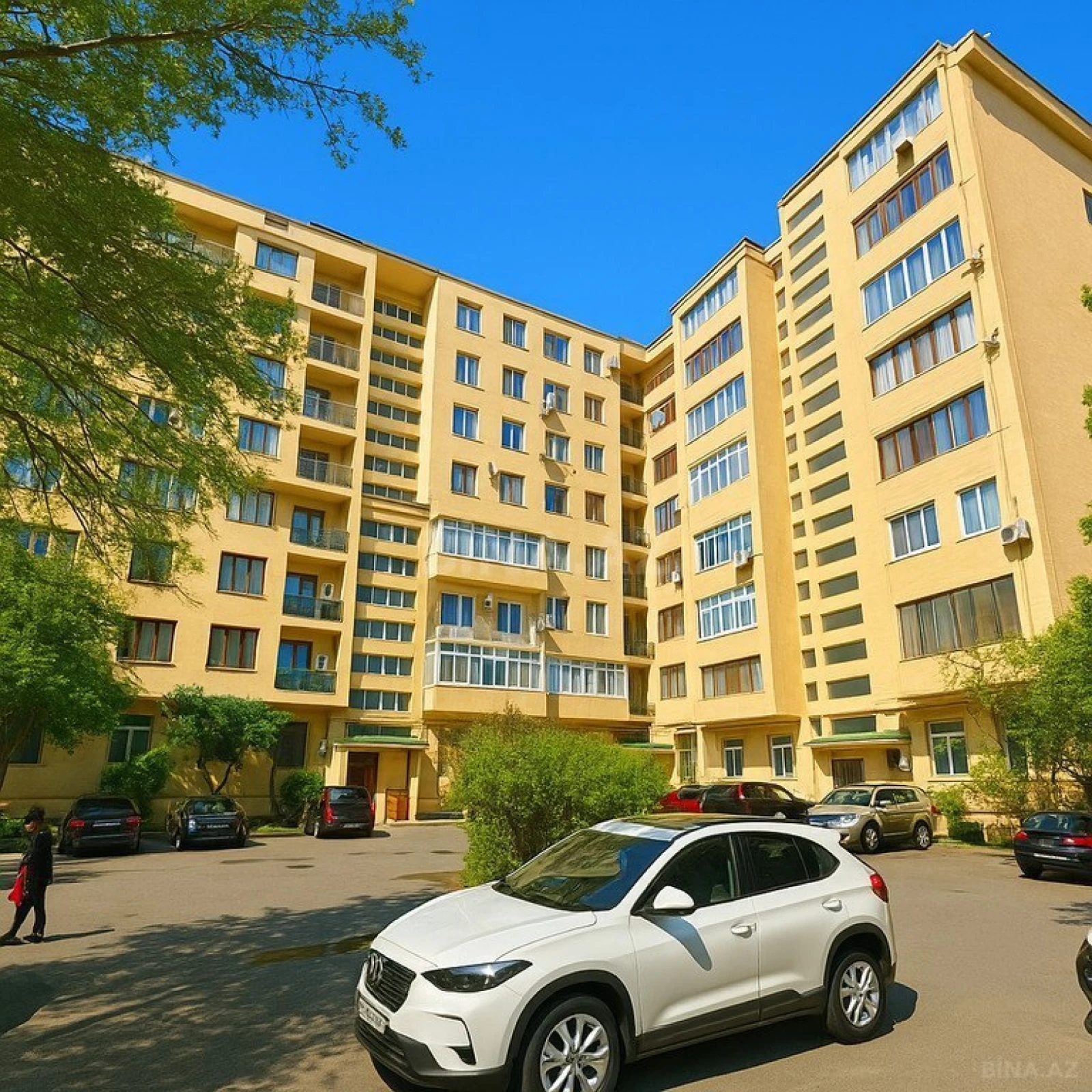 Satılır 5 otaqlı mənzil 200 m²