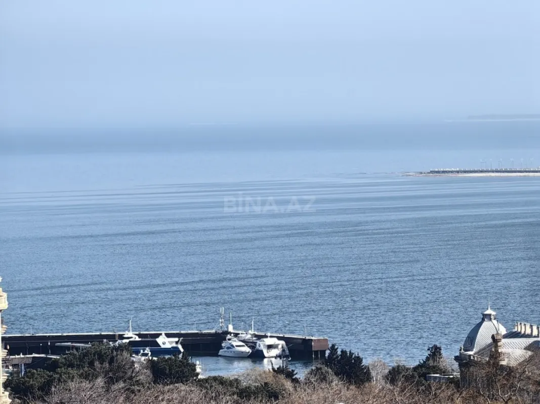 Satılır 5 otaqlı mənzil 200 m²