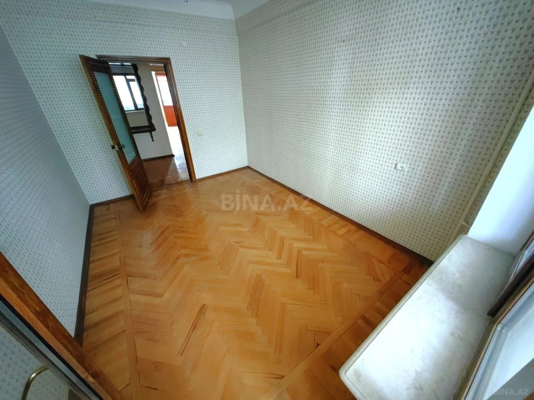 Satılır 5 otaqlı mənzil 200 m²