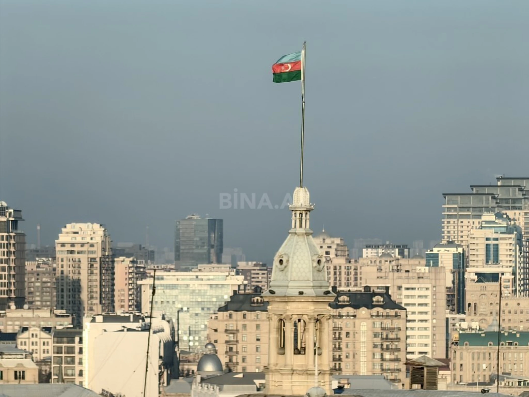 Satılır 5 otaqlı mənzil 200 m²