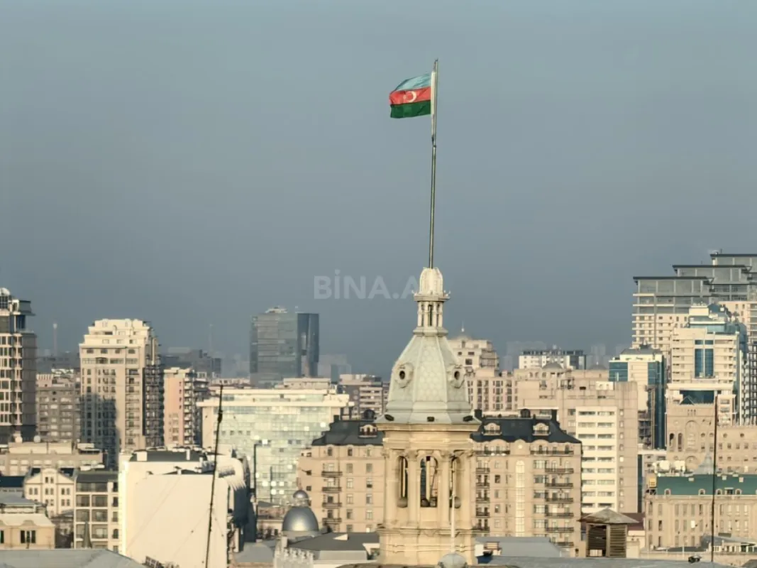 Satılır 5 otaqlı mənzil 200 m²