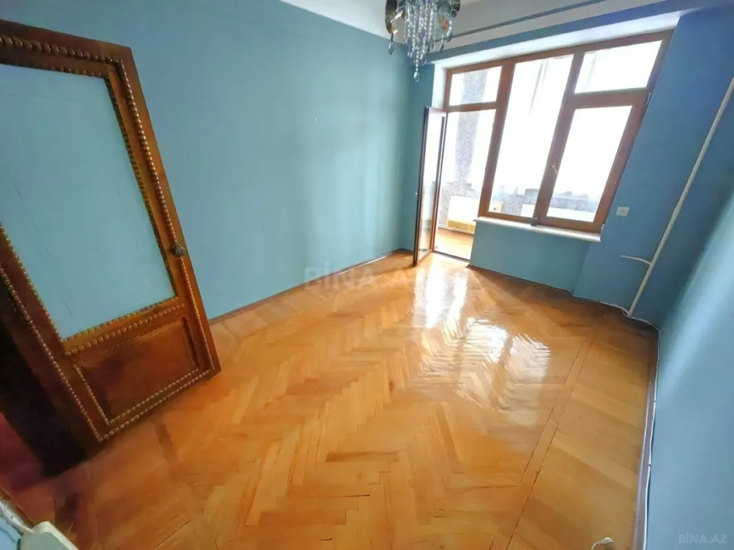 Satılır 5 otaqlı mənzil 200 m²