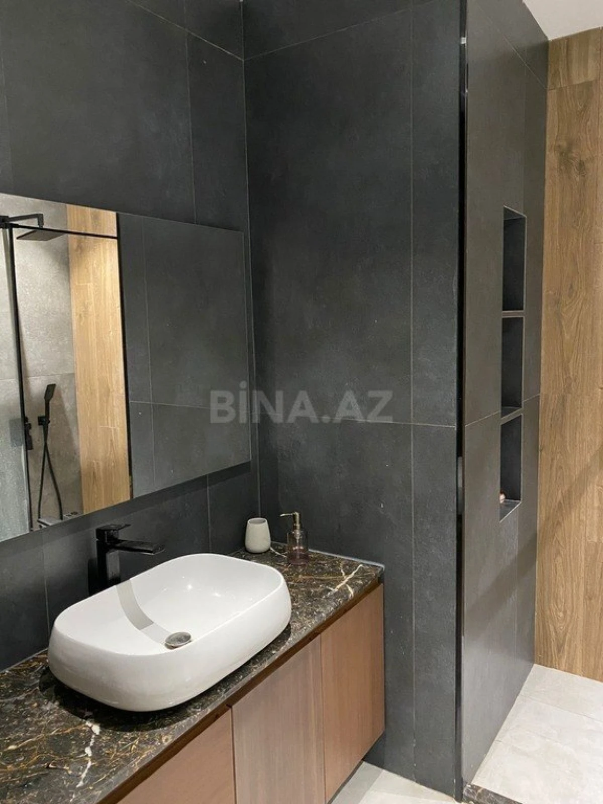Kirayə verilir 2 otaqlı mənzil 90 m²