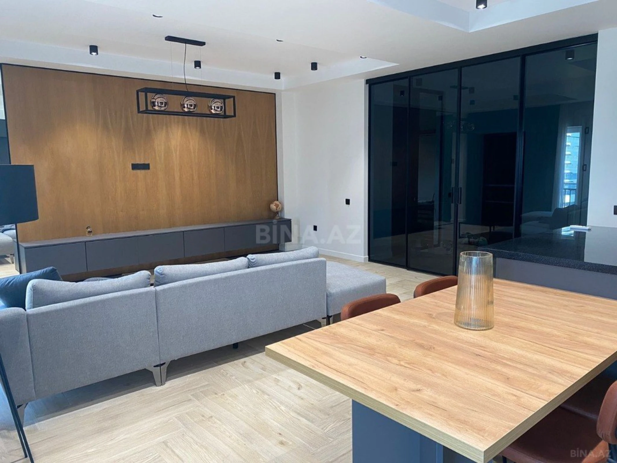 Kirayə verilir 2 otaqlı mənzil 90 m²