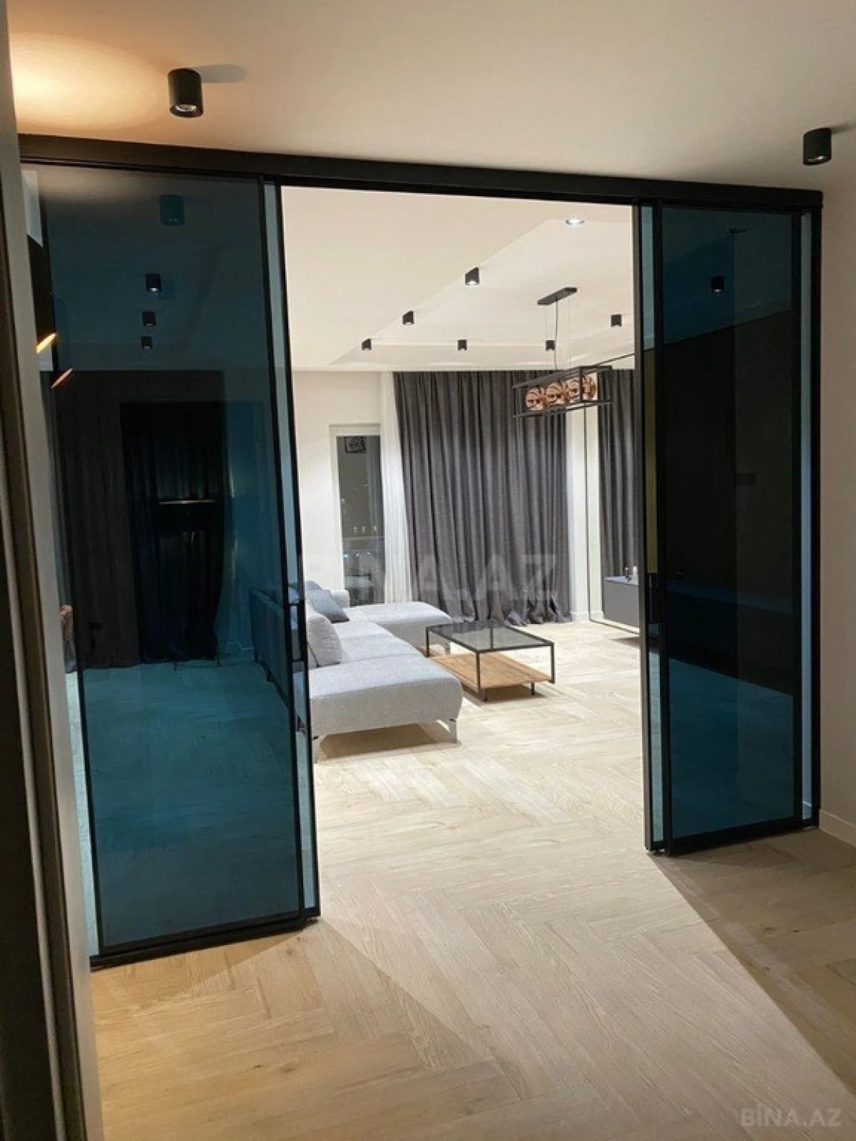 Kirayə verilir 2 otaqlı mənzil 90 m²