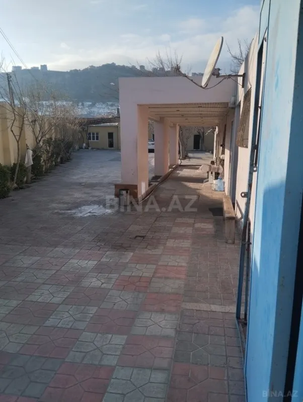 Satılır obyekt 860 m²