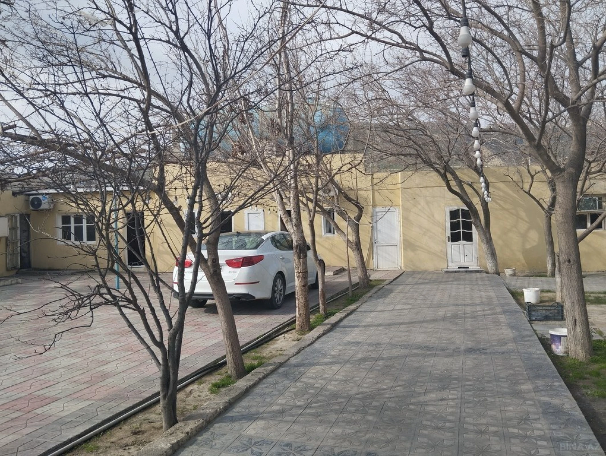 Satılır obyekt 860 m²