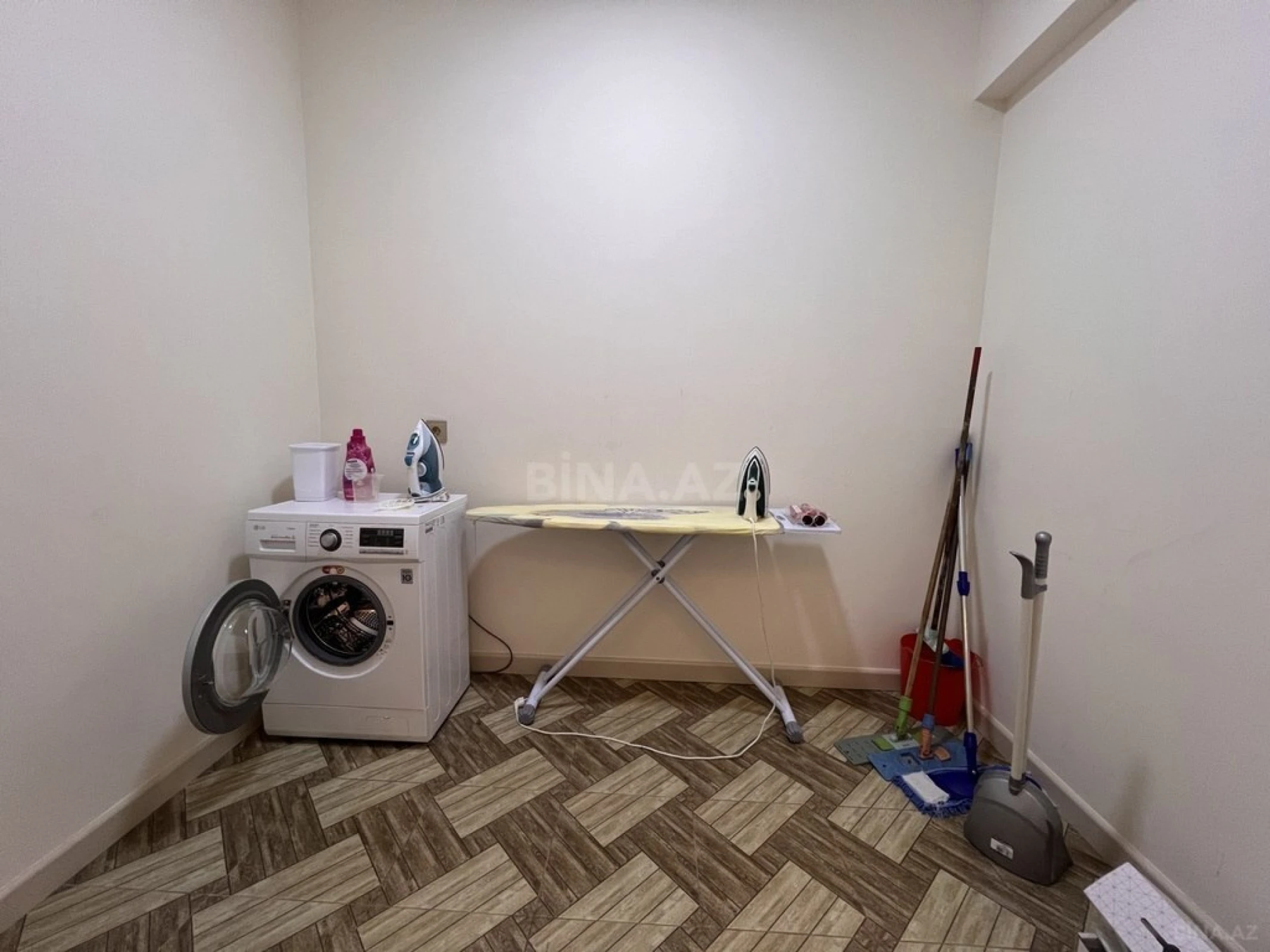 Kirayə verilir 3 otaqlı mənzil 141 m²