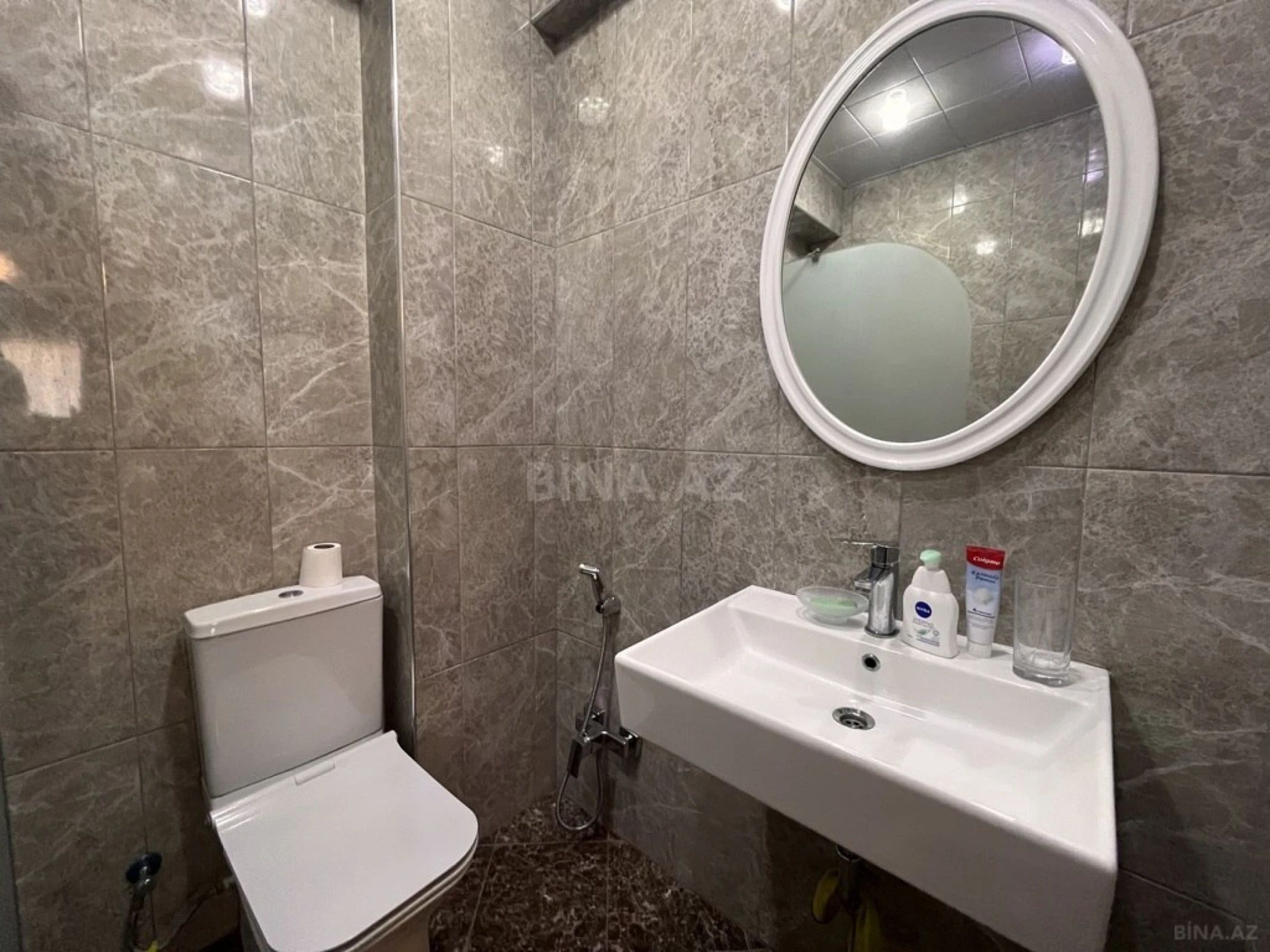 Kirayə verilir 3 otaqlı mənzil 141 m²