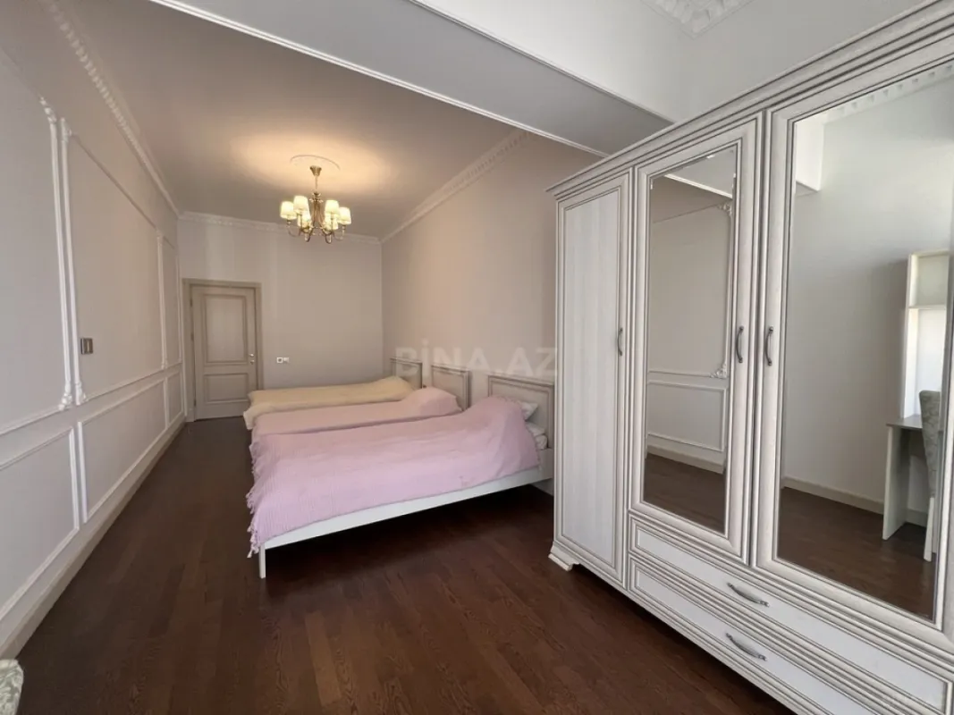 Kirayə verilir 3 otaqlı mənzil 141 m²