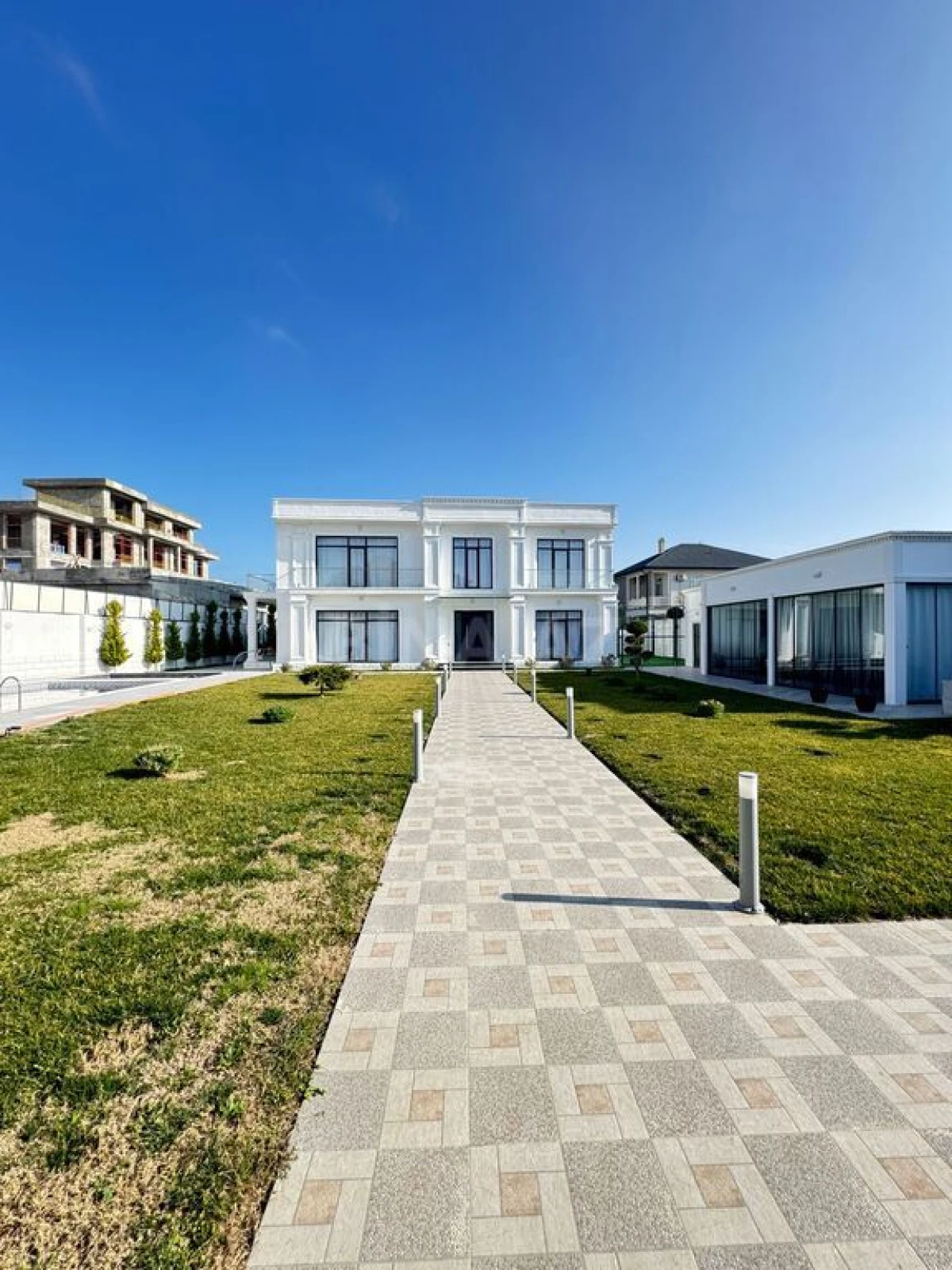 Satılır 6 otaqlı həyət evi 450 m²