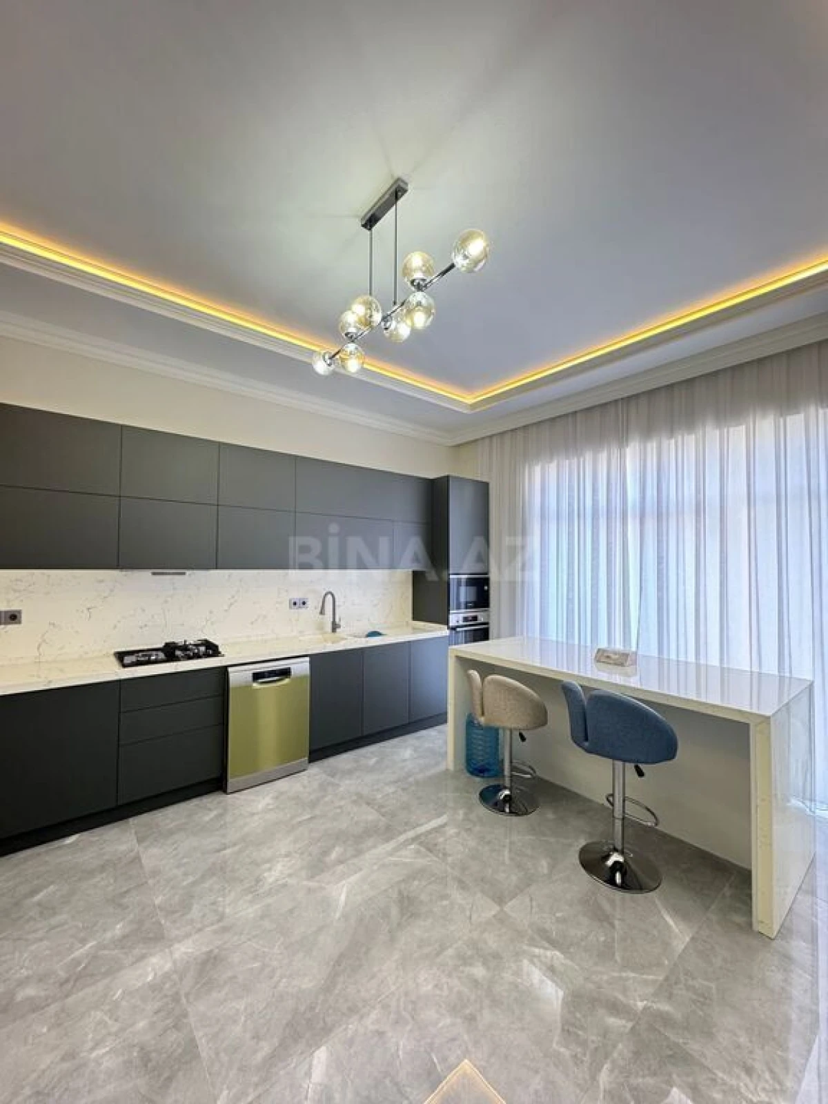 Satılır 6 otaqlı həyət evi 450 m²