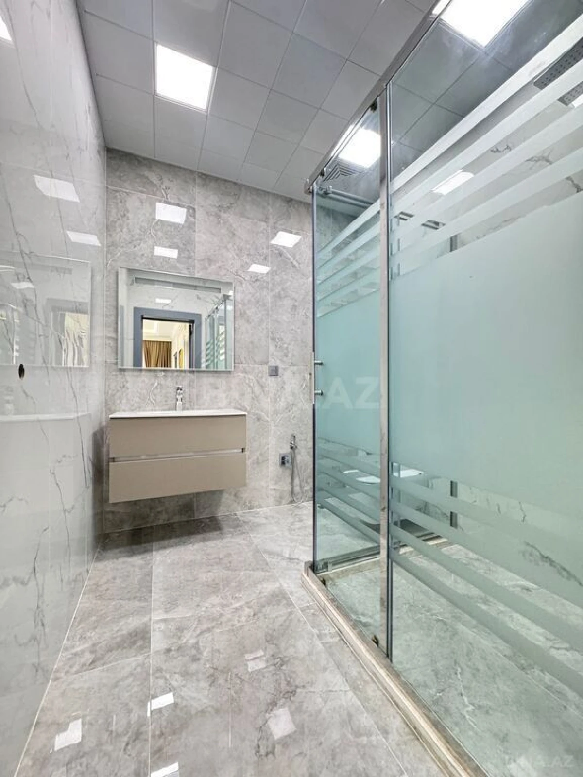 Satılır 6 otaqlı həyət evi 450 m²