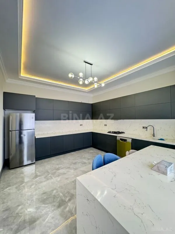 Satılır 6 otaqlı həyət evi 450 m²
