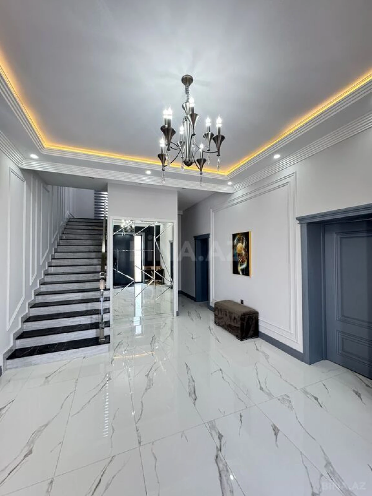 Satılır 6 otaqlı həyət evi 450 m²