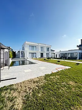 Satılır 6 otaqlı həyət evi 450 m²