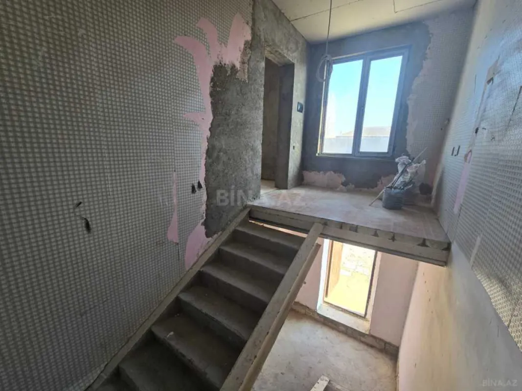 Satılır 6 otaqlı həyət evi 240 m²