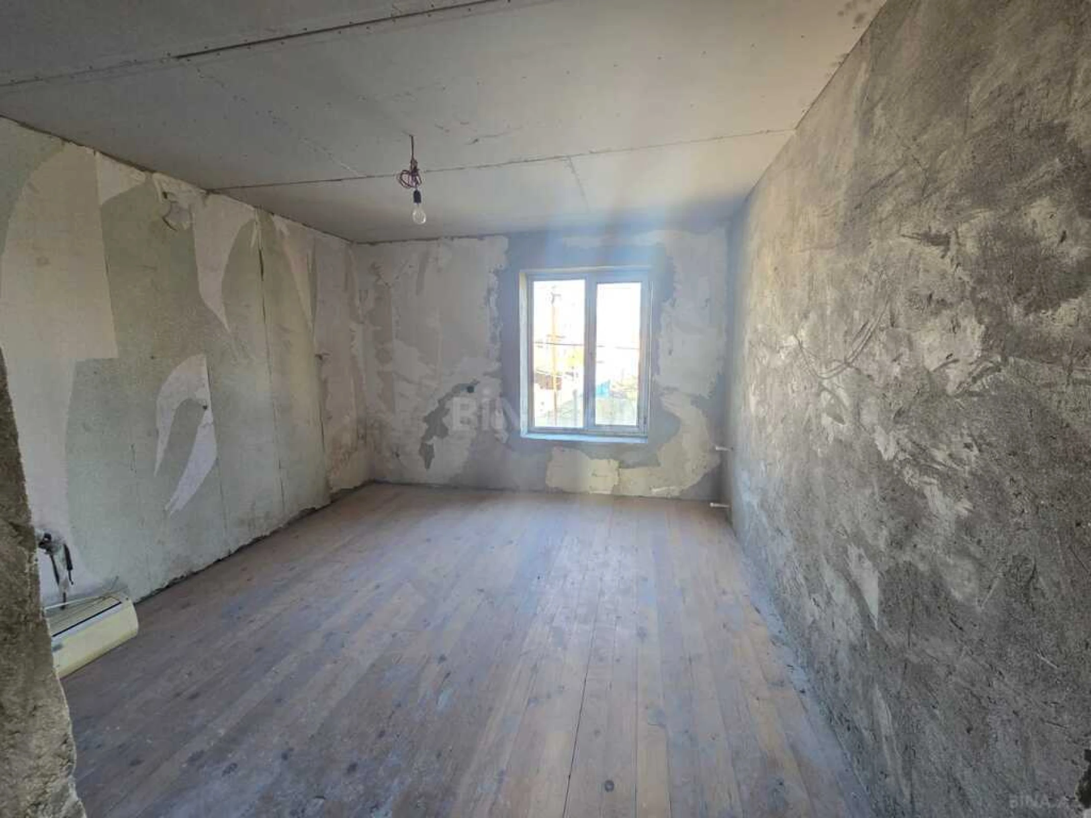 Satılır 6 otaqlı həyət evi 240 m²