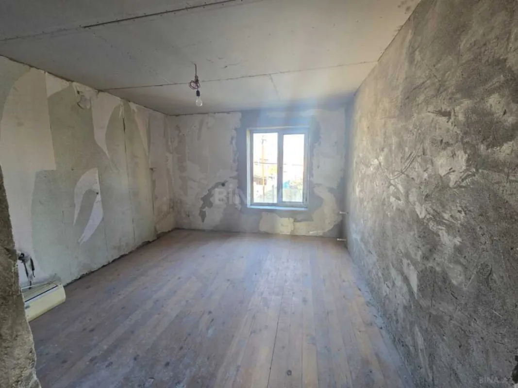 Satılır 6 otaqlı həyət evi 240 m²