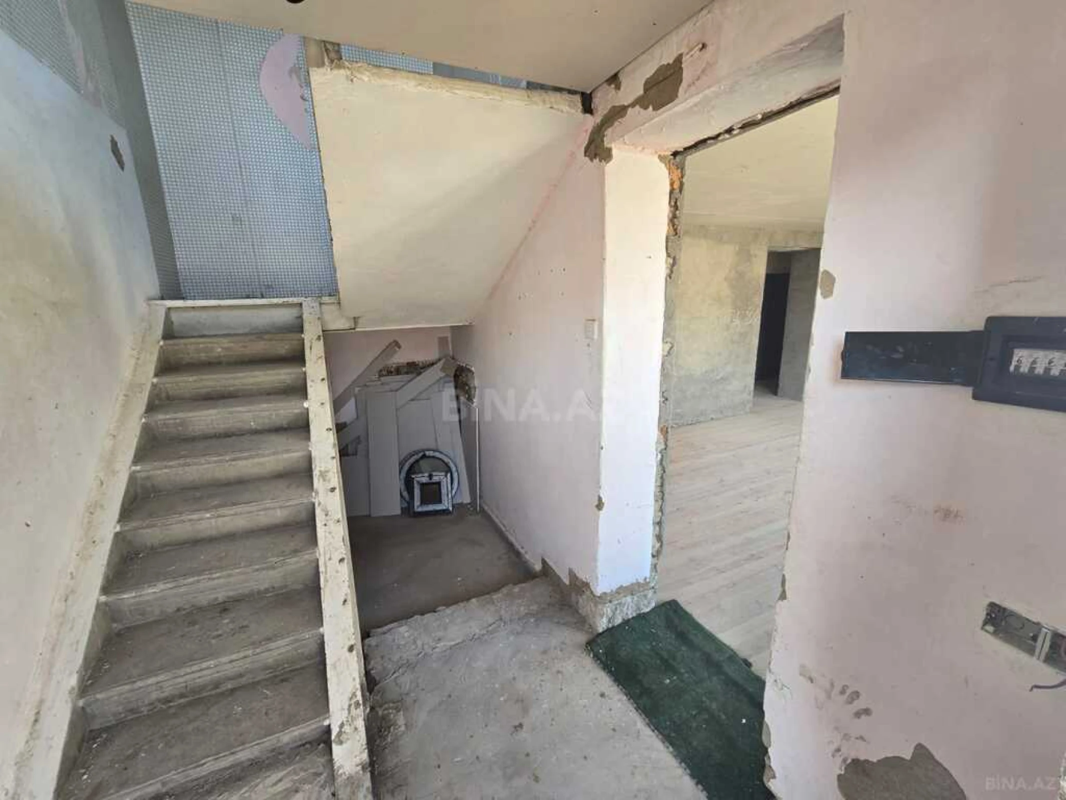 Satılır 6 otaqlı həyət evi 240 m²