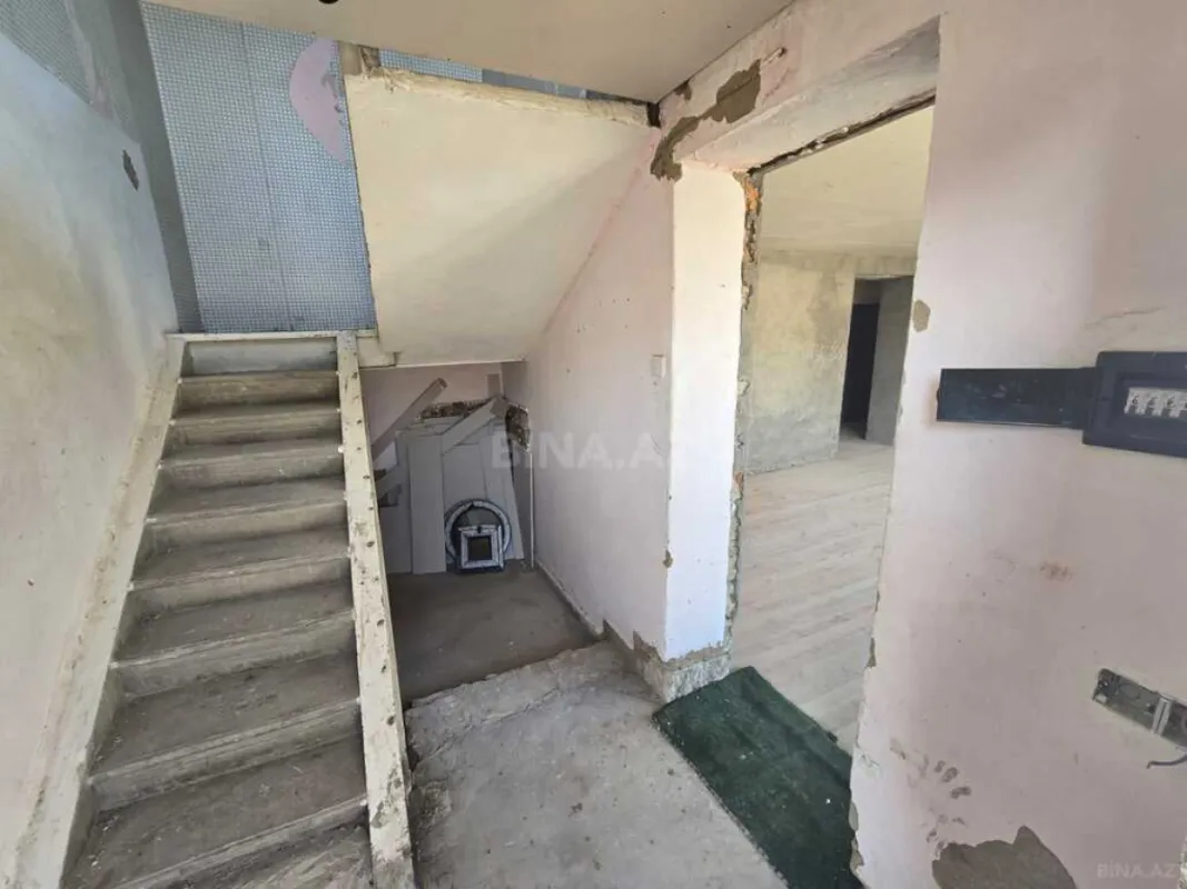 Satılır 6 otaqlı həyət evi 240 m²