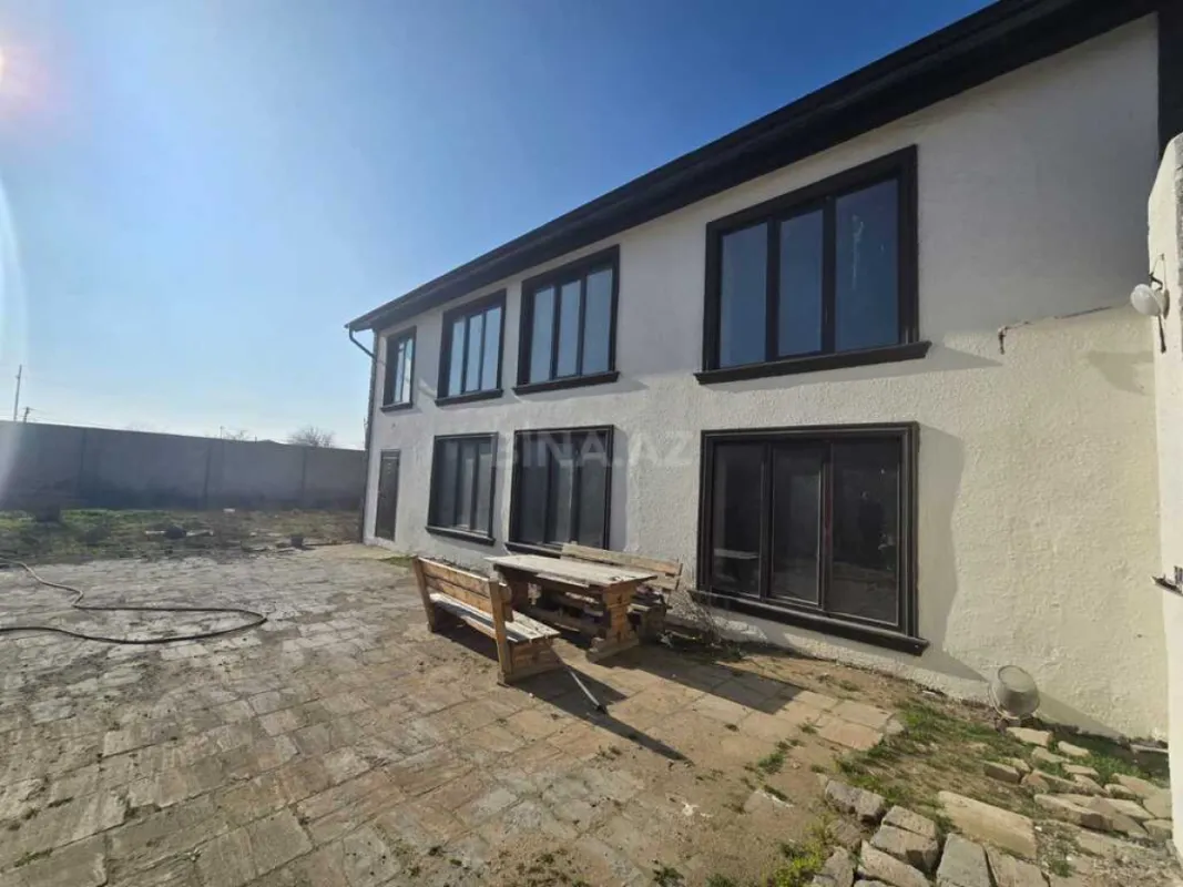 Satılır 6 otaqlı həyət evi 240 m²