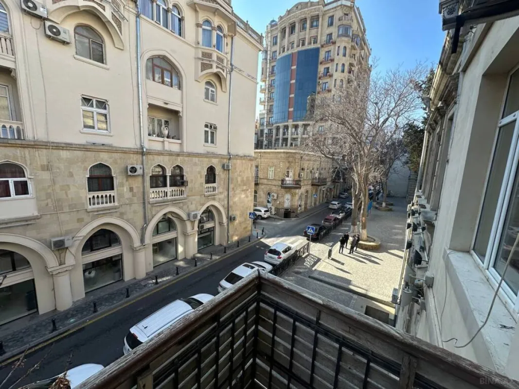 Satılır 3 otaqlı mənzil 103.7 m²