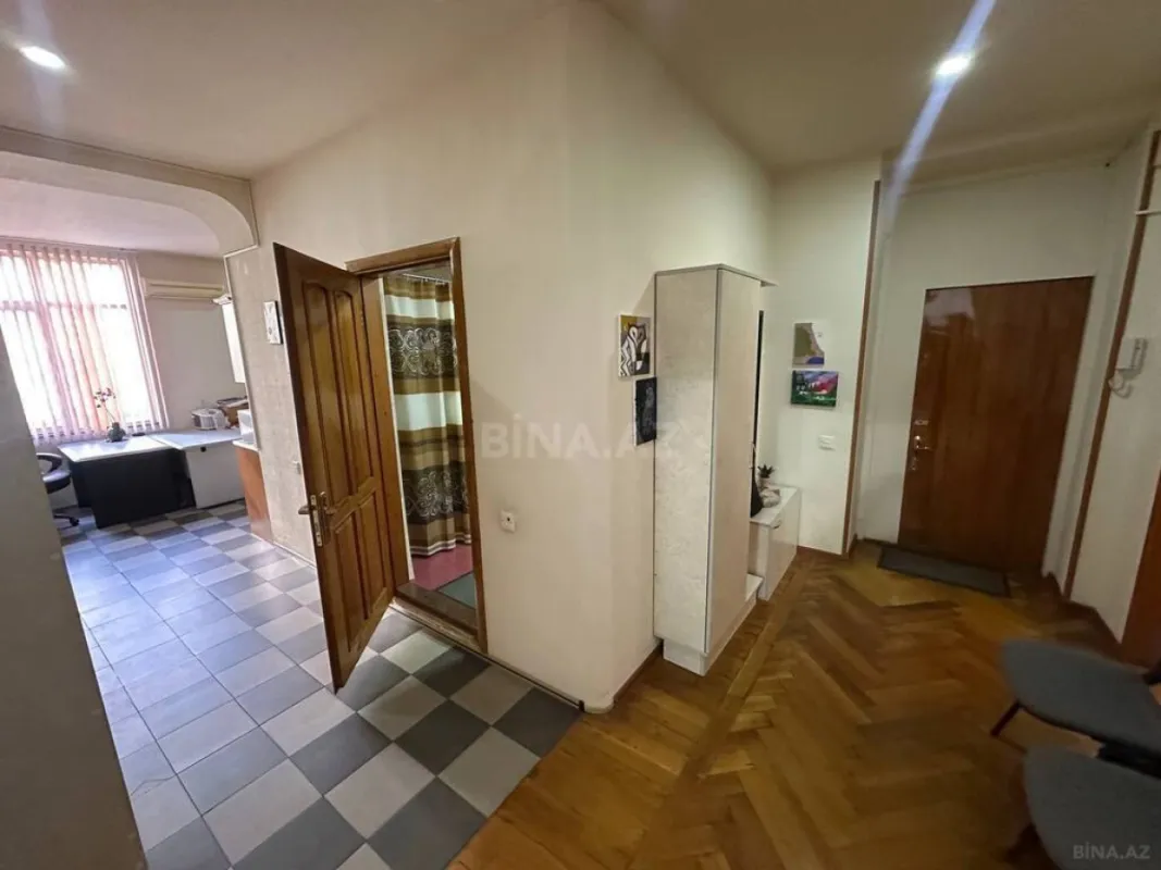 Satılır 3 otaqlı mənzil 103.7 m²