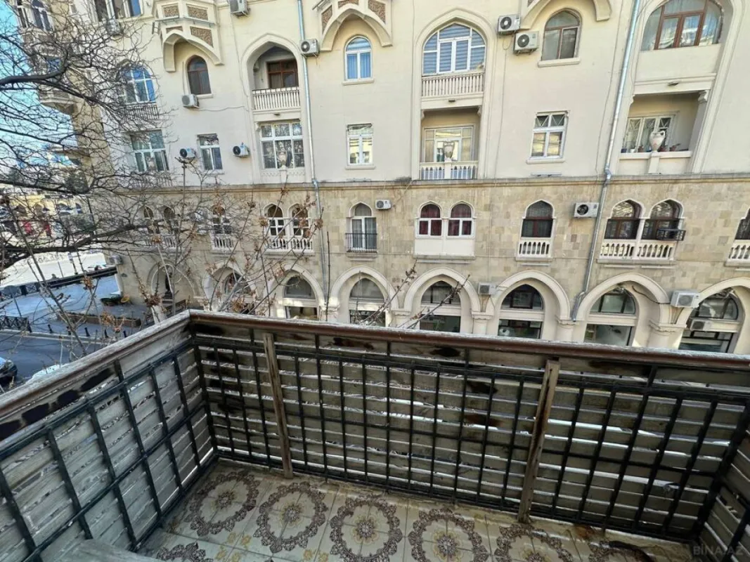 Satılır 3 otaqlı mənzil 103.7 m²