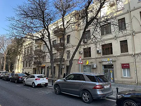 Satılır 3 otaqlı mənzil 103.7 m² — Bakı, Sahil qəs. 3 otaq 103.70 m²