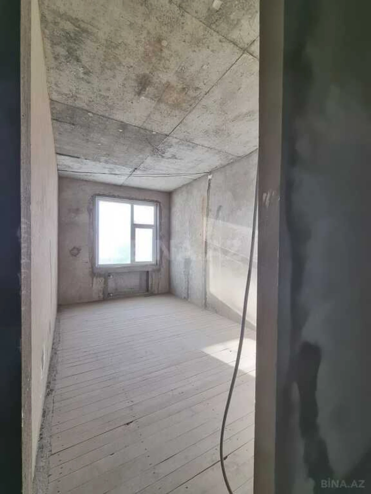 Satılır 4 otaqlı mənzil 184.9 m²
