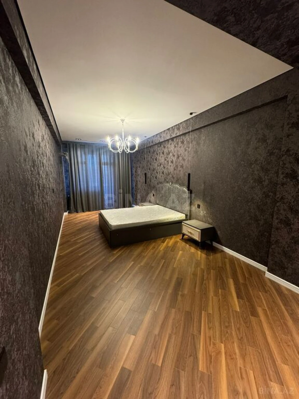 Kirayə verilir 3 otaqlı mənzil 141 m²